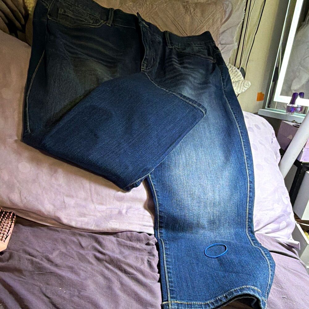 Women's Blue Denim Jeans Solid Pattern 5-Pocket Design with Pockets Regular